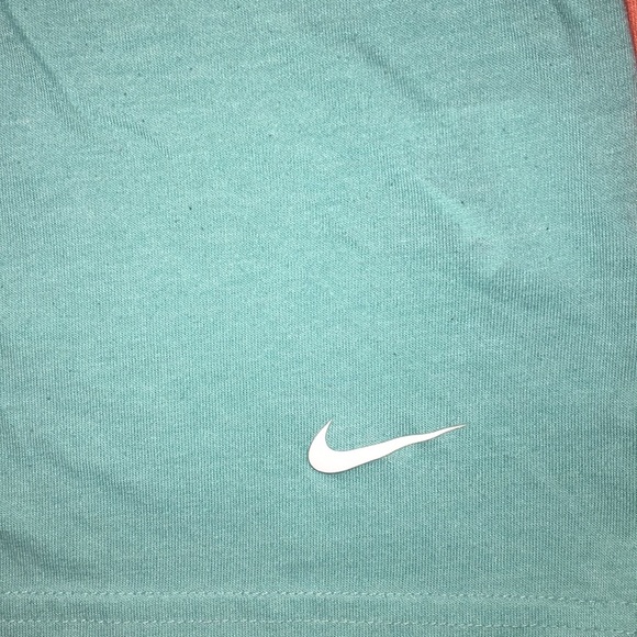 Women’s Nike Tees - Picture 5 of 7